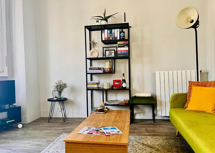 Chez Julien - Castle View * Λούρδη